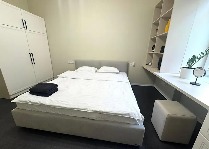 Апартаменти Doroshenka Street 19-4